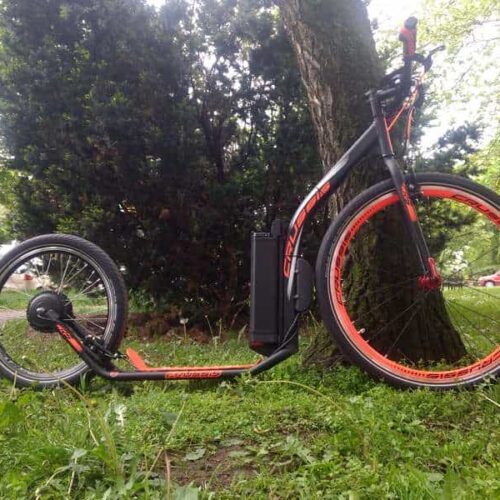 elektrokoloběžka se zadním motorem
